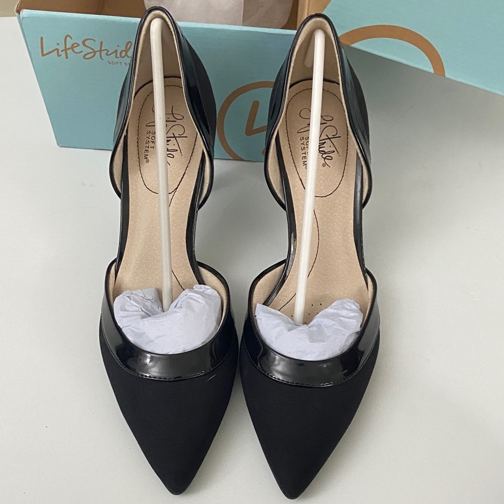 Life Stride Black Pointed Toe Heels